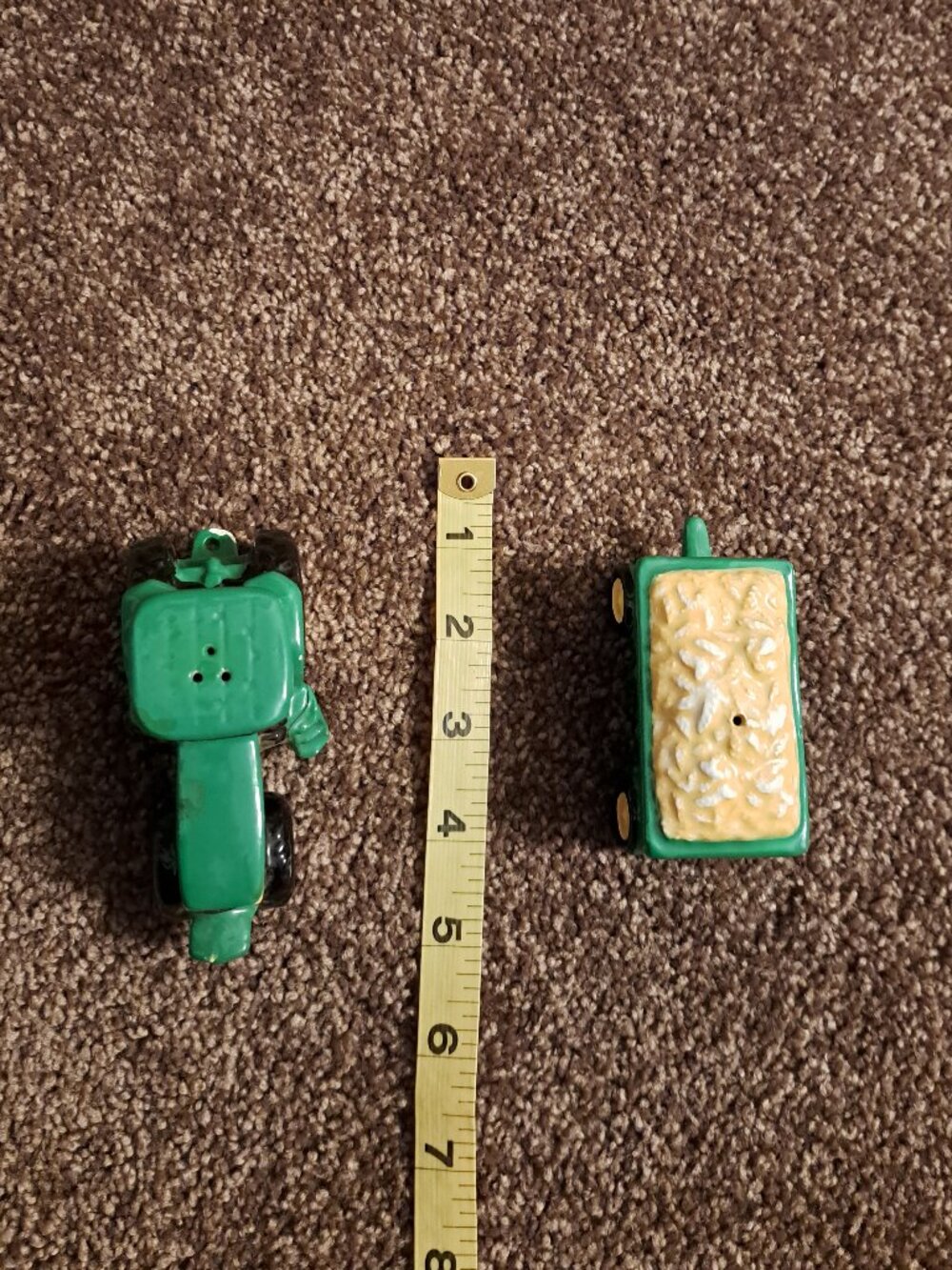 Vintage 1998 Enesco ceramic John Deere Tractor&Wagon Salt and Pepper Shaker Set - Picture 4 of 8